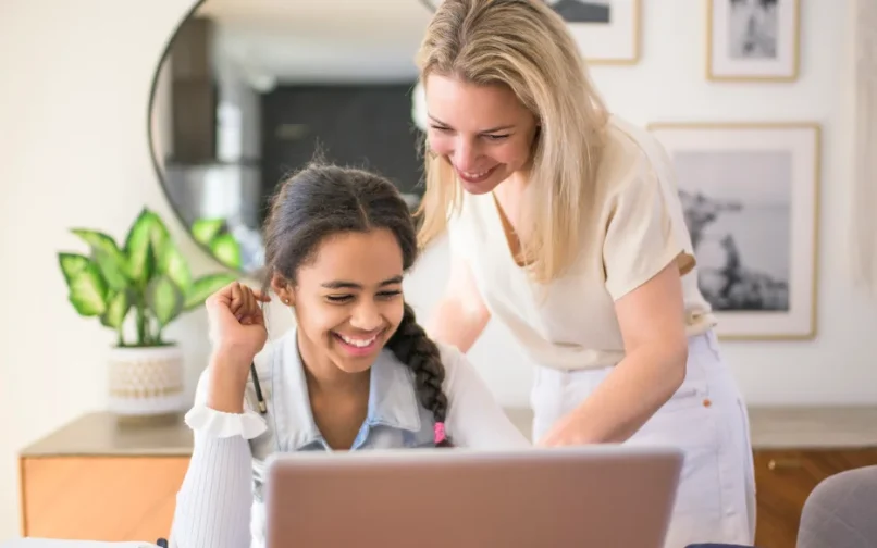 mom and girl looking the computer